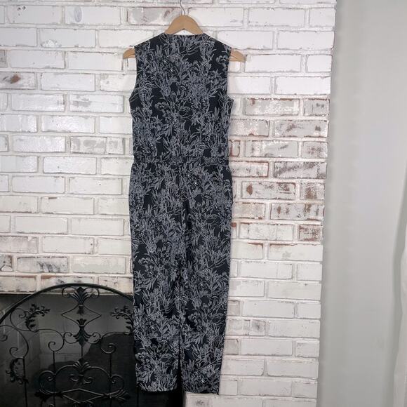 Ann Taylor Petite Black and White Floral V-neck Sleeveless Jumpsuit S - Picture 10 of 14
